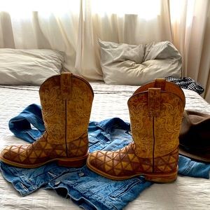 Tin Haul “Don’t be Squared “ boots